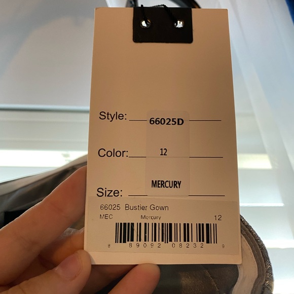 NWT - NEVER WORN MAC DUGGAL GOWN - Picture 8 of 11